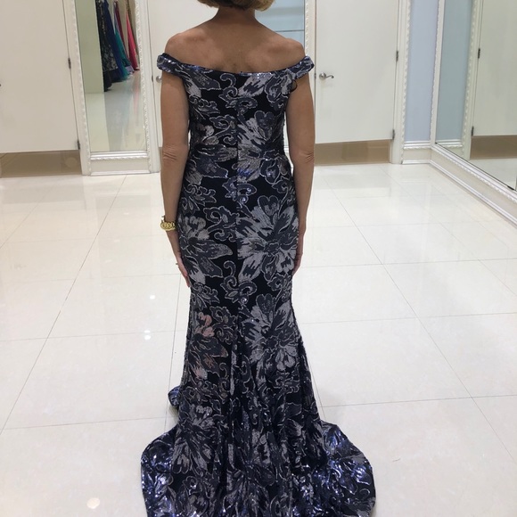 Elegant Gown - Picture 3 of 3